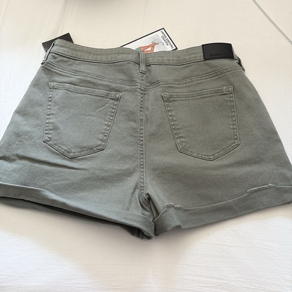 BCBG Generation Pleated Trouser Short - Picture 2 of 3